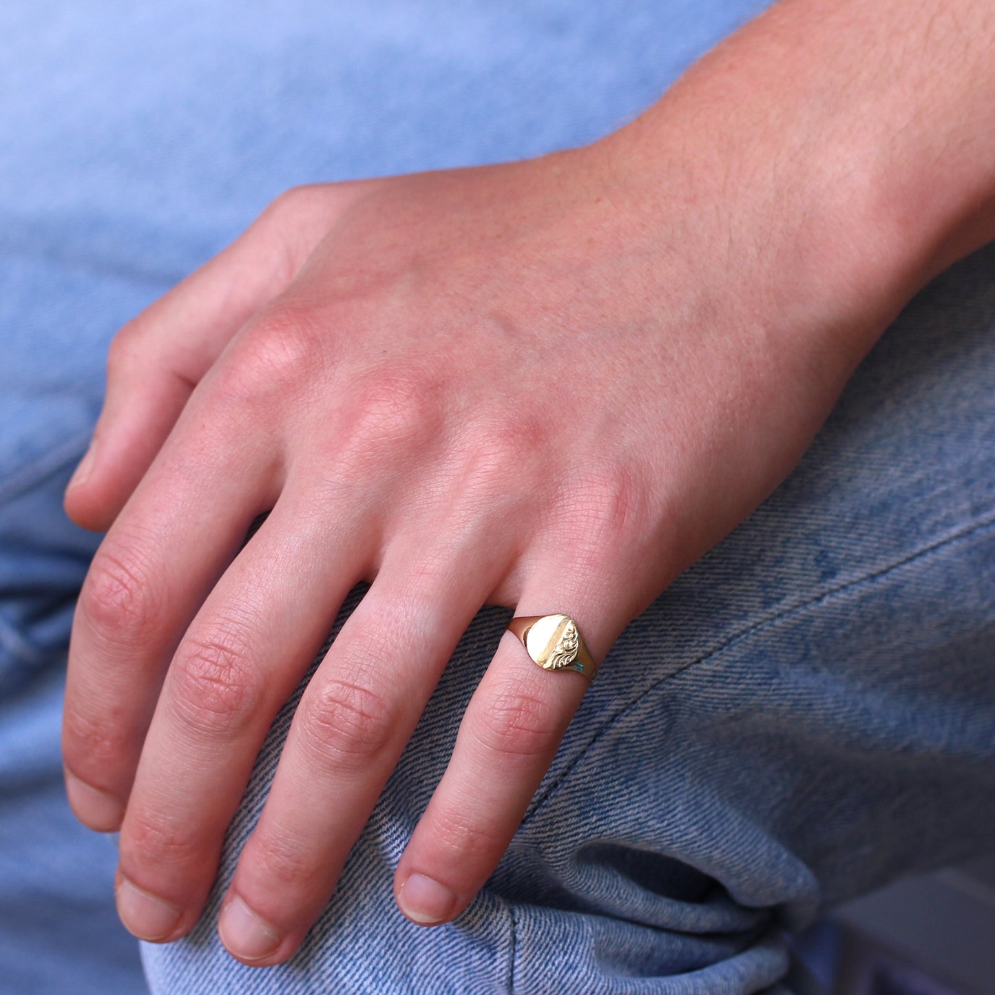 9ct Gold Engraved Ladies Round Signet Ring Size L - Q