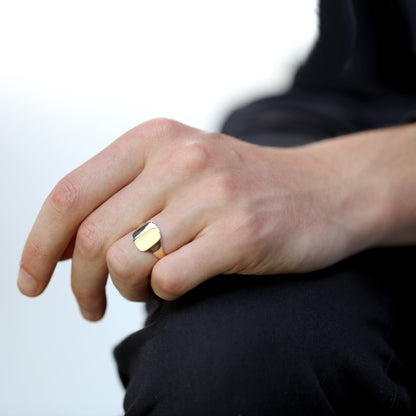 9ct Gold Engravable Gents Large Square Signet Ring Size R - W